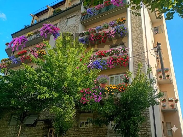 Appartamento con 5 locali in vendita in Via Amendola, Montecatini Terme
