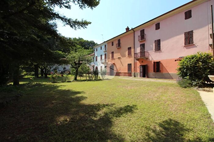 Casa quadrilocale in vendita in Via Roma, Baldissero DAlba