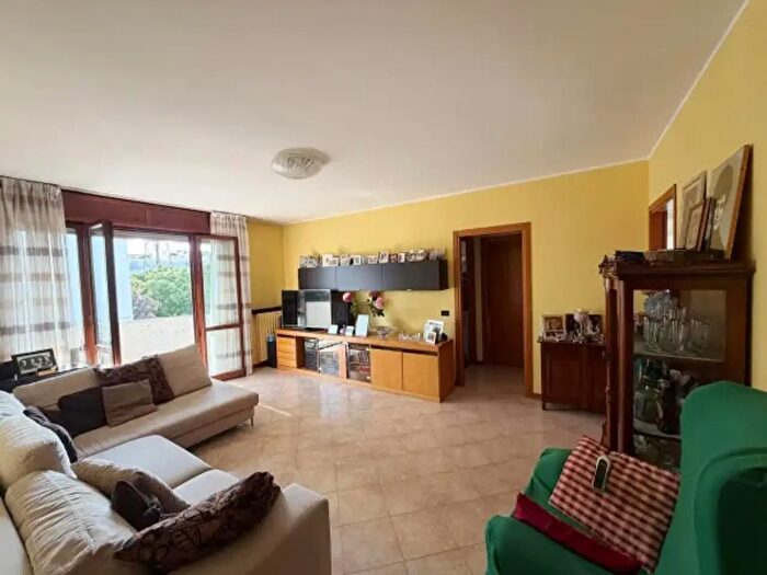 Appartamento trilocale in vendita in Largo Luigi Mercantini, Parma