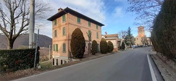 Casa con 6 locali in vendita in Via Don Achille Vecchiati, Serramazzoni