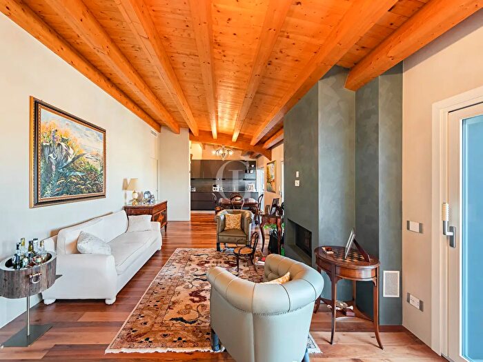 Appartamento quadrilocale in vendita in Peschiera Del Garda