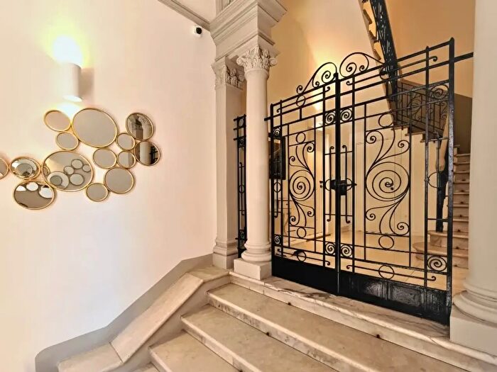 Casa con 8 locali in vendita in Viareggio