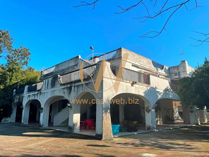 Casa con 10 locali in vendita in Viale Carlo III di Borbone, Caserta