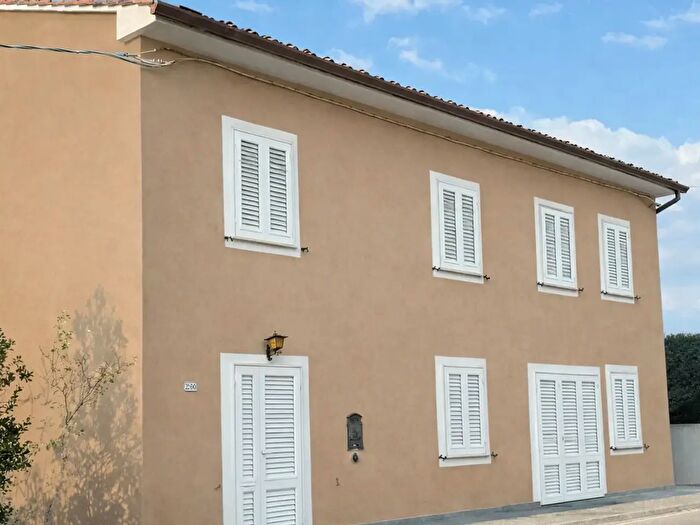 Casa con 7 locali in vendita in Lucca