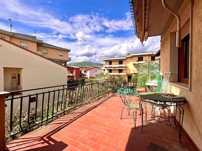 Appartamento con 6 locali in vendita in Via Fratelli Cervi, Montemurlo