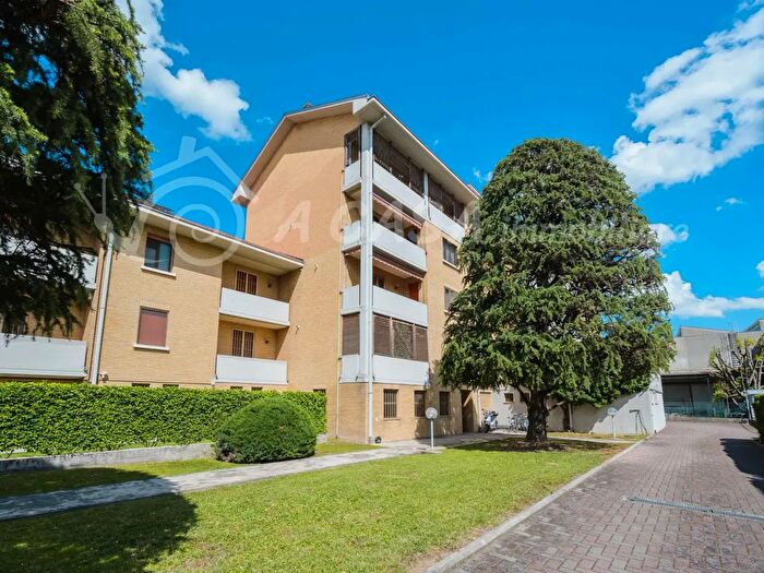 Appartamento trilocale in vendita in Via Vittorio Emanuele Orlando, Parma