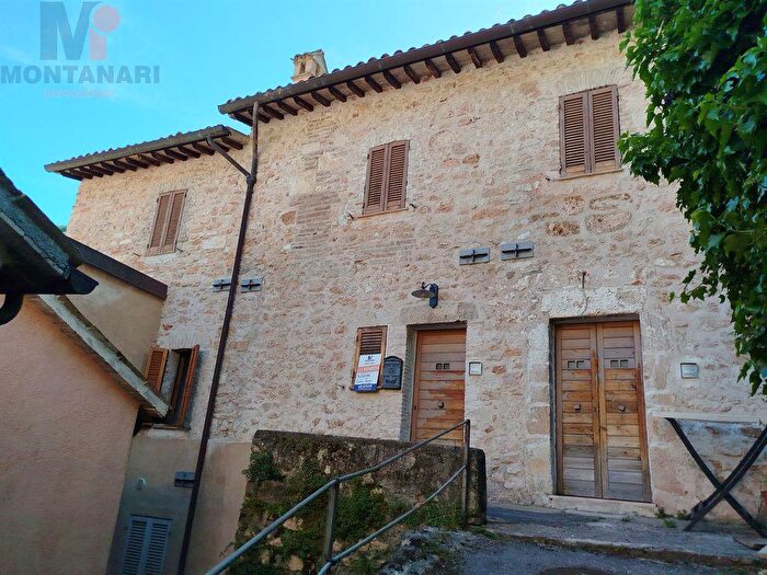 Casa bilocale in vendita in Voc Rasiglia, Foligno