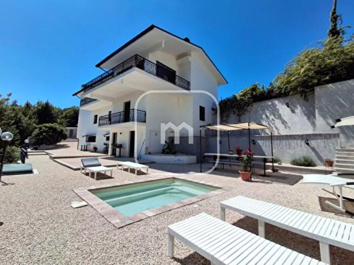 Casa con 6 locali in vendita in Via Colle Villa, Zagarolo