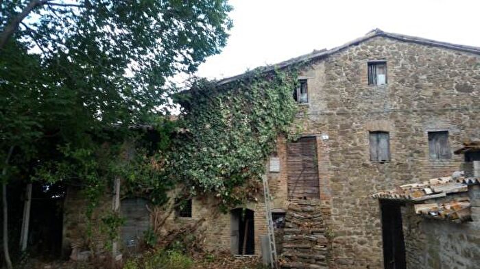 Casa quadrilocale in vendita in Strada Provinciale di Collemancio, Cannara