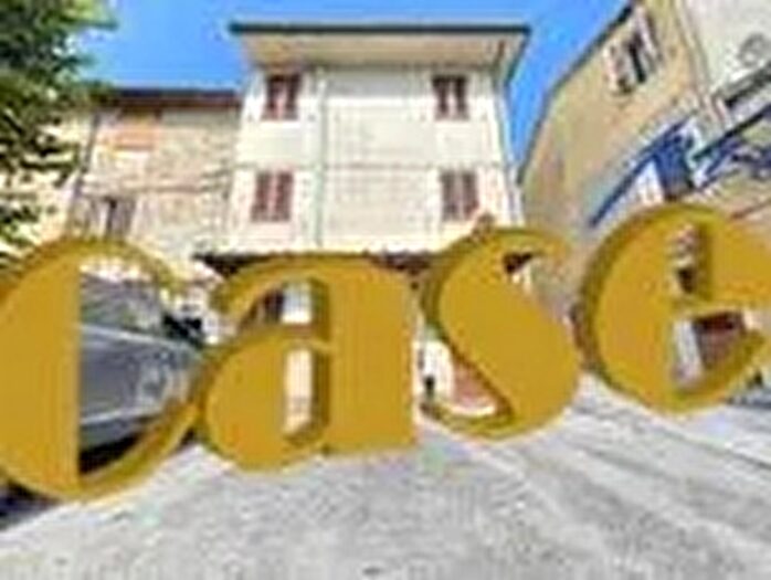 Casa con 6 locali in vendita in Camaiore