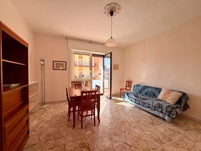 Appartamento con 5 locali in vendita in Via Pietro Micheli, Lecce