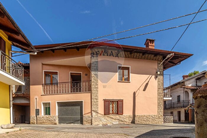 Casa con 7 locali in vendita in Via Gramsci, Zubiena