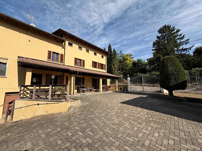 Casa con 9 locali in vendita in Via Giardinetto, Castelletto Monferrato