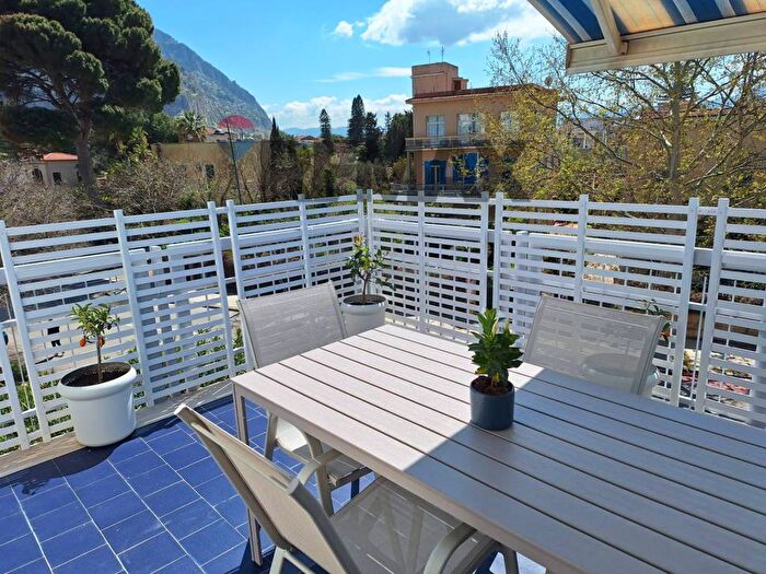 Appartamento trilocale in affitto in Viale Principe Di Scalea, Mondello Valdesi, Palermo