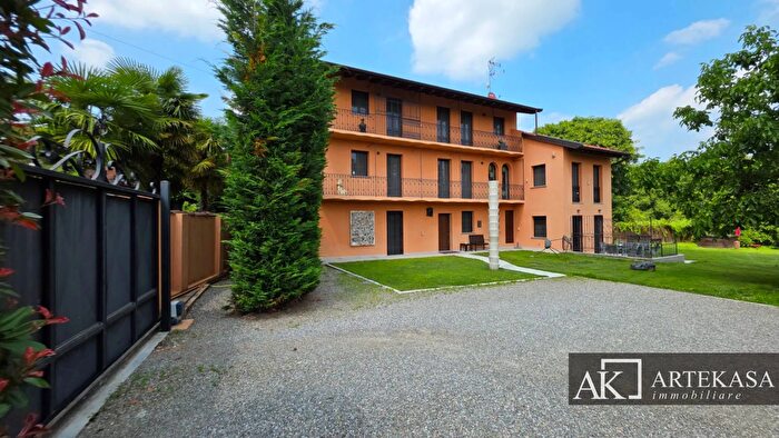 Casa con 7 locali in vendita in Via Giglielmo Marconi, Agrate Conturbia