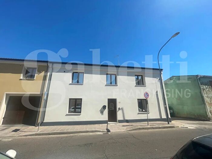 Casa con 5 locali in vendita in Via Baccelli, Terralba