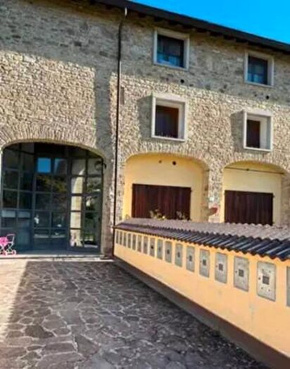 Appartamento bilocale in vendita in Via Aldo Moro, Tizzano Val Parma