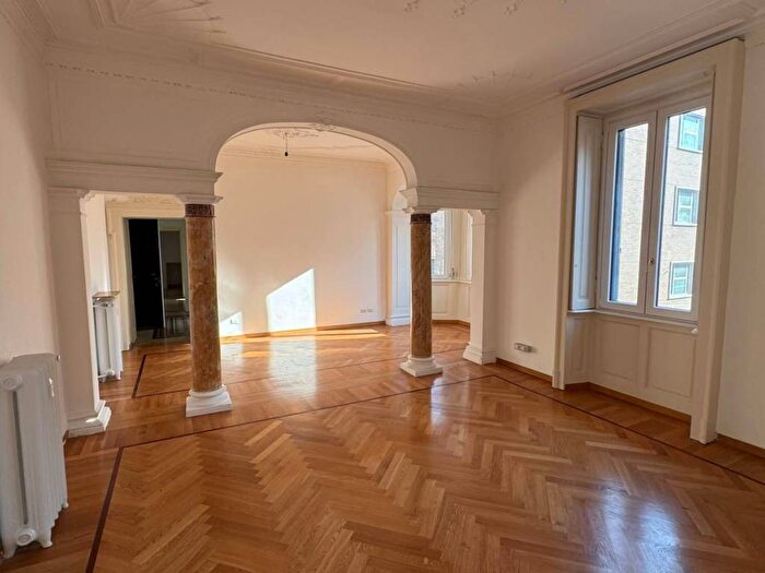 Appartamento quadrilocale in affitto in Via Giambattista Vico, San Vittore, Milano
