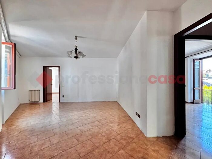 Appartamento con 5 locali in vendita in Via Partigiani, Arona