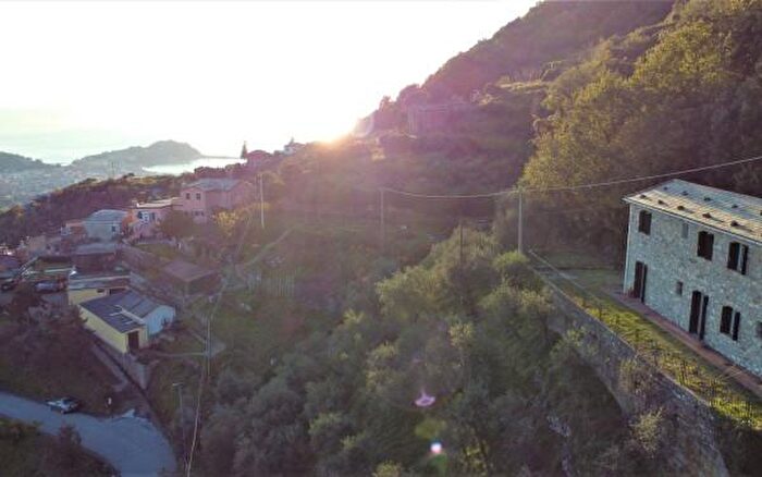 Casa con 6 locali in vendita in Sestri Levante
