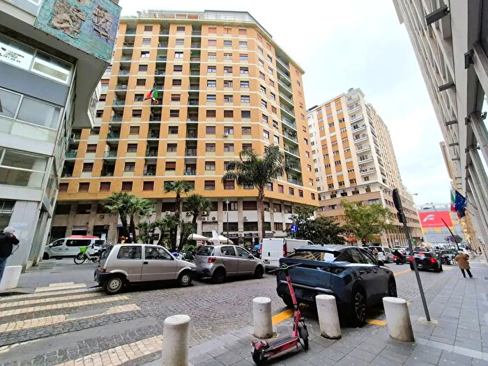 Appartamento trilocale in vendita in Via Roberto Bracco, Napoli