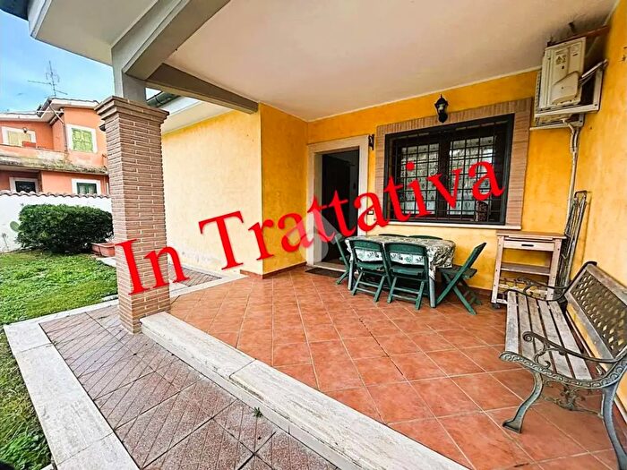 Casa trilocale in vendita in Via Pistoia, Ardea