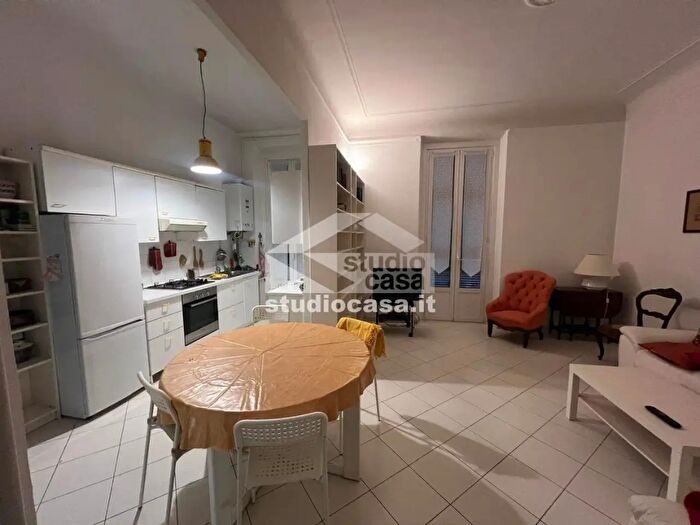 Appartamento trilocale in affitto in Via Porpora Nicola Antonio, Milano