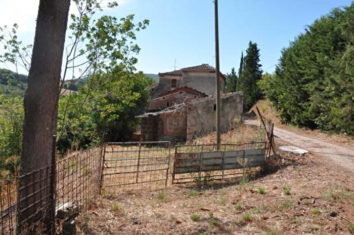 Casa con 6 locali in vendita in Corciano