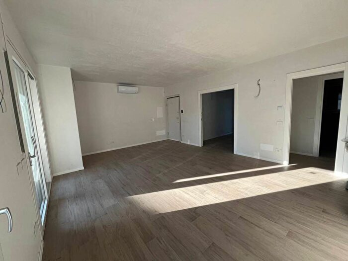 Appartamento trilocale in affitto in Via Novara, Abbiategrasso