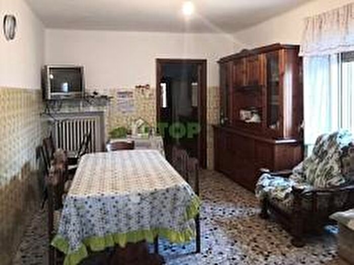 Casa con 6 locali in vendita in Roccamontepiano