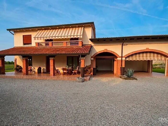 Casa con 9 locali in vendita in Via Chiesa Rampazzo, Camisano Vicentino