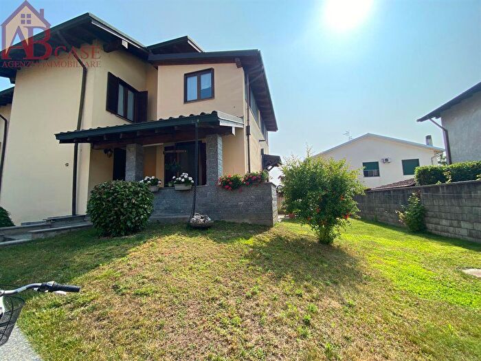 Casa con 6 locali in vendita in Via Mazzini, Gambolo