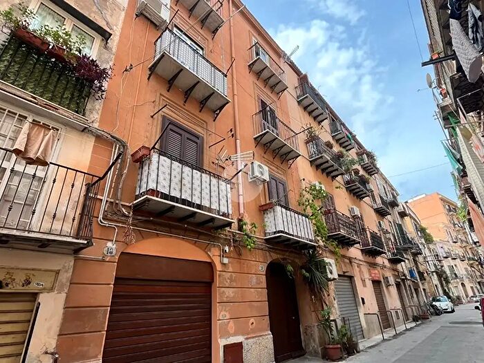 Appartamento quadrilocale in affitto in Via Montesanto, Palermo
