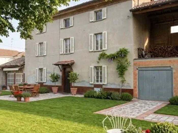 Casa con 6 locali in vendita in Godiasco Salice Terme
