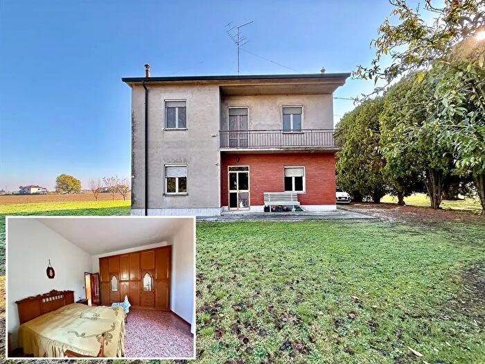 Casa con 9 locali in vendita in Via Fiumazzo, Lugo