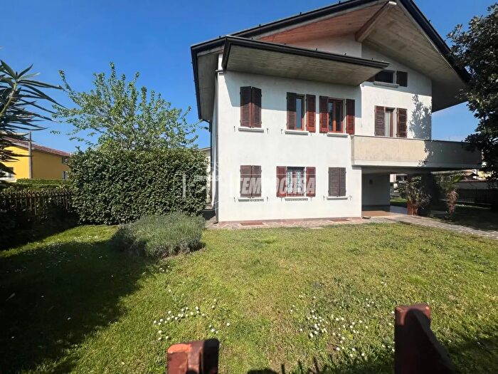 Casa con 5 locali in vendita in Travagliato