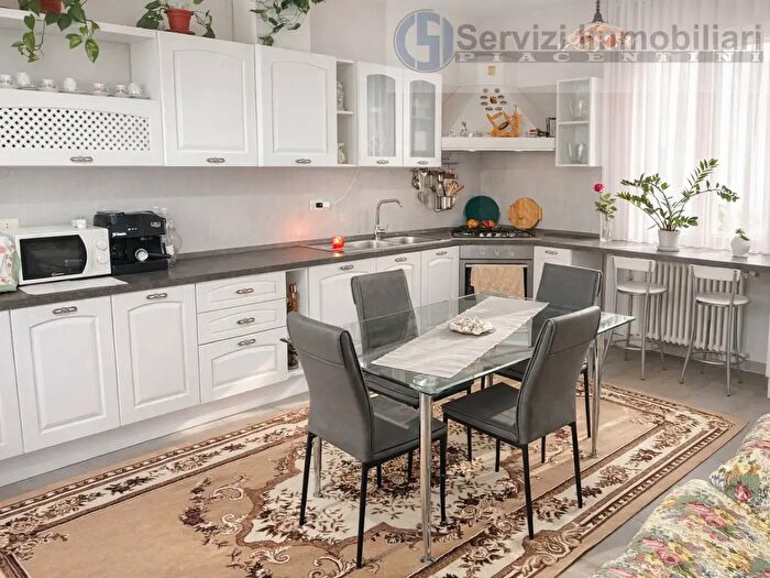 Casa trilocale in vendita in Piazza Guglielmo Marconi, San Giorgio Piacentino