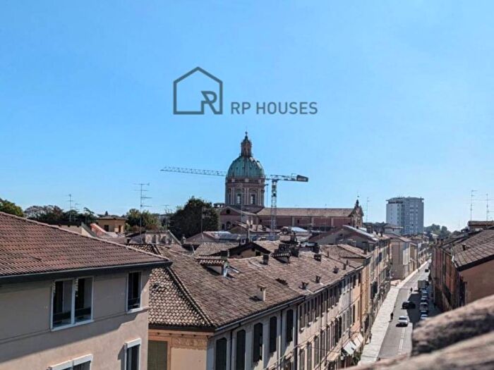 Casa trilocale in affitto in Via Emilia a San Pietro, Centro Storico, Reggio Emilia
