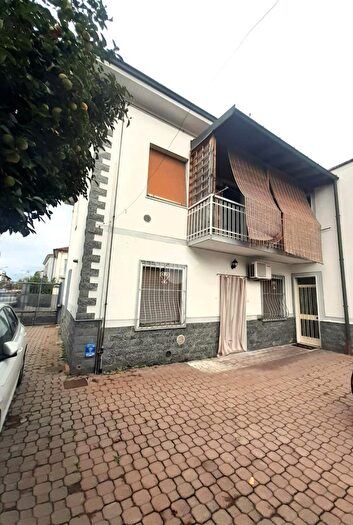 Appartamento trilocale in vendita in Via Garibaldi, Pero