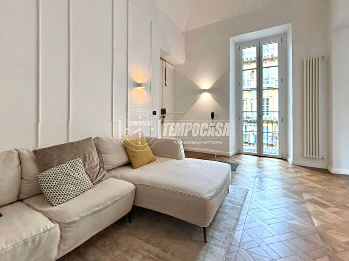 Appartamento trilocale in affitto in Via San Massimo, Via della Rocca, Torino