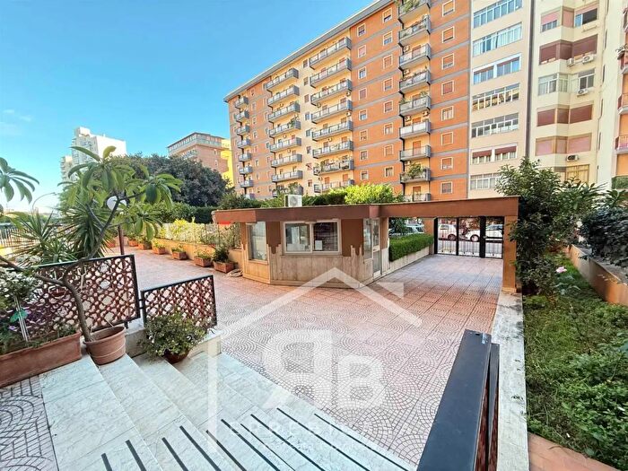 Appartamento con 5 locali in vendita in Palermo