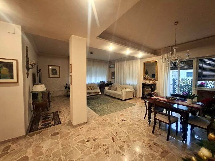 Appartamento con 6 locali in affitto in Viale Vittorio Veneto, Province Veneto, Catania