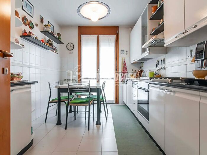 Appartamento trilocale in vendita in Via Francesco Petrarca, Saronno