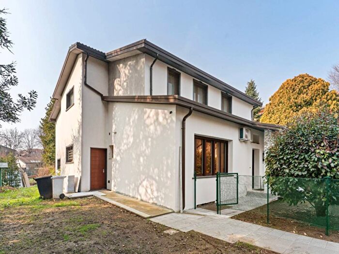 Appartamento trilocale in affitto in Via del Cedro, Villaggio Ambrosiano, Segrate