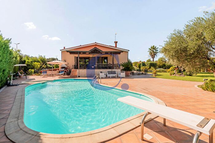 Casa con 6 locali in vendita in Via Marilyn Monroe, Roma