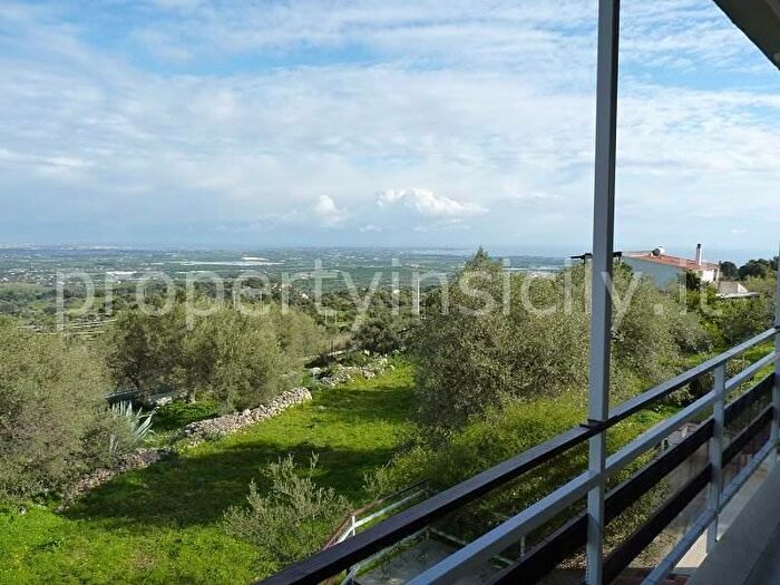 Casa con 10 locali in vendita in Noto