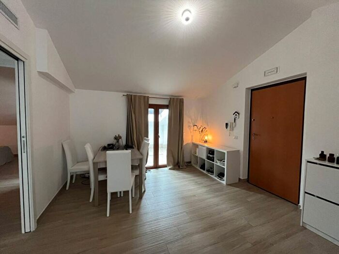 Appartamento con 5 locali in affitto in Emanuele II C Colombo Morelli e Silvati, Avellino