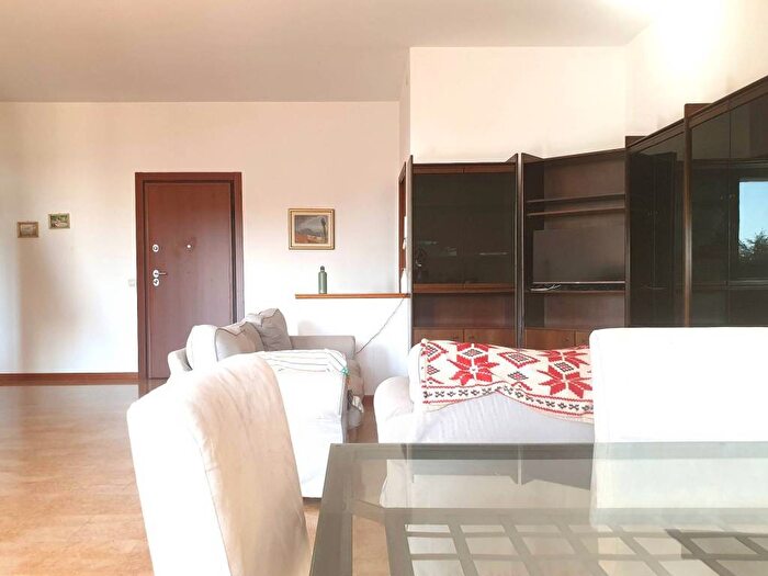 Appartamento trilocale in affitto in Via Filippo Corridoni, Redona, Bergamo