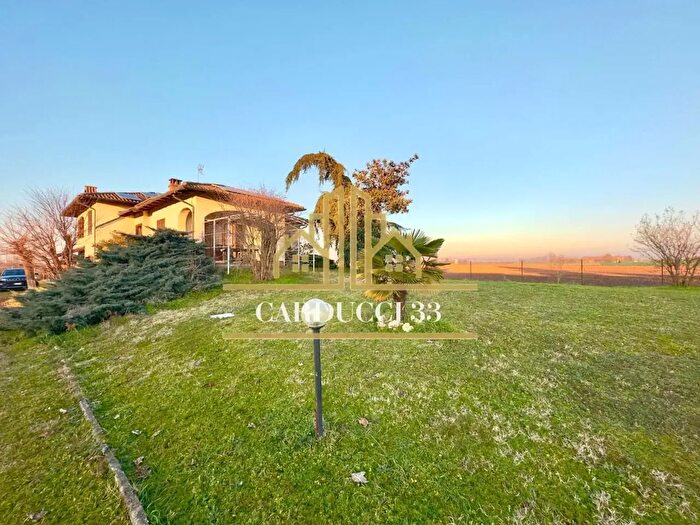 Casa con 8 locali in vendita in Giosuè Carducci, Tortona