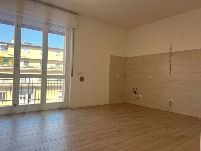 Appartamento quadrilocale in affitto in Corso San Gottardo, Milano